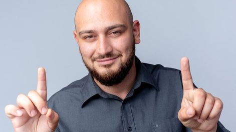 La pérdida de cabello y claridad en las sienes puede ser una señal de alopecia.