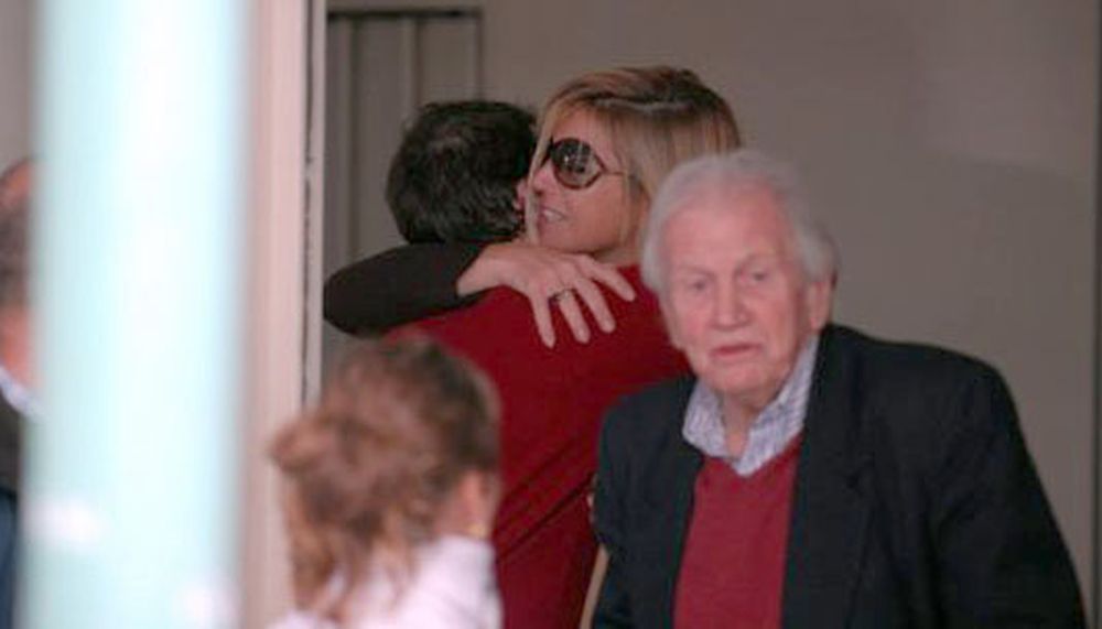 Acusan en un libro al padre de Máxima
