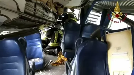 Descarriló un tren en las afueras de Milán: al menos tres muertos y más de cien heridos