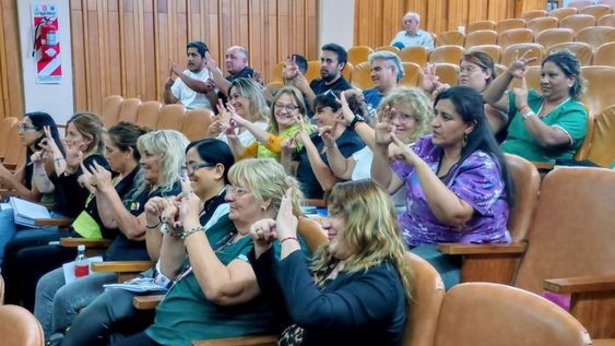 En el Hospital Marcial Quiroga comenzaron a capacitar al personal de recepción en Lengua de Señas.