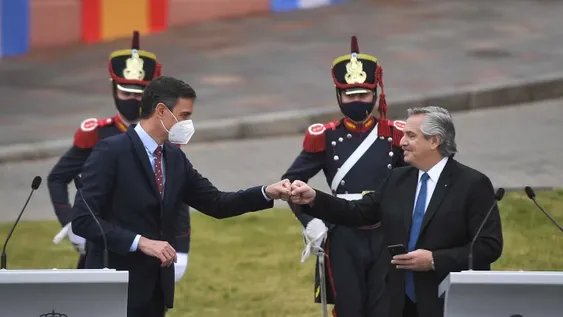 España quiere que los europeos acepten vacunados con Sputnik V