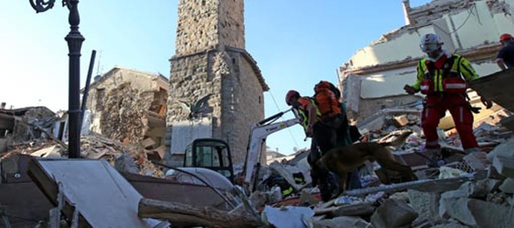 Al menos 120 muertos y cientos de personas enterradas vivas, tras el terremoto en Italia