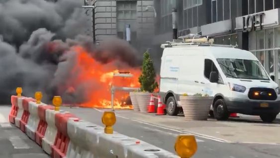 impactante explosion de un auto genero panico en manhattan: mira el video