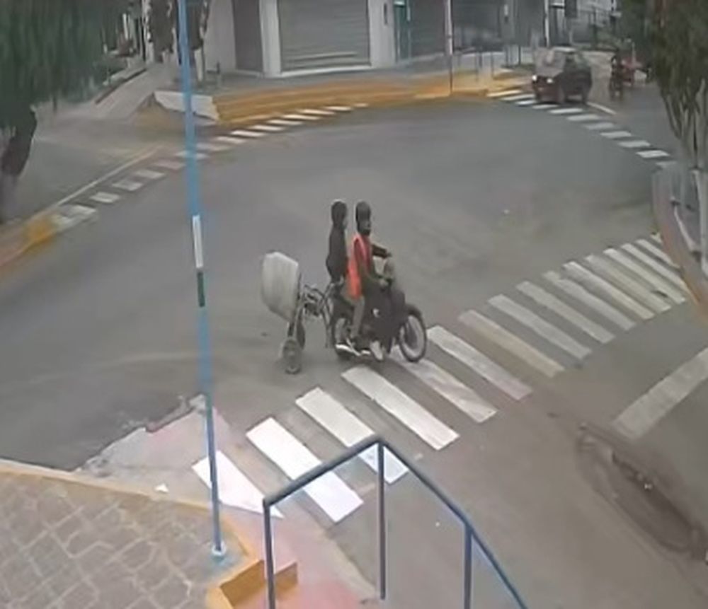 Ladrones quedaron filmados cuando se llevaban la hormigonera de un trabajador: “Es un daño muy grande el que han hecho”