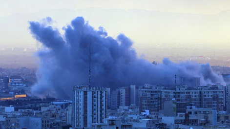 Imagen de los ataques en Irán. Este martes, Israel perpetró un ataque en el edificio de la Asamblea de Expertos en Qom.&nbsp;