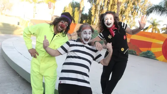 AALEJANDRO Pulga QUIROGA, Luis Clavero y Margarita Urcullu, de la compañía anfitriona Mimonstruos.