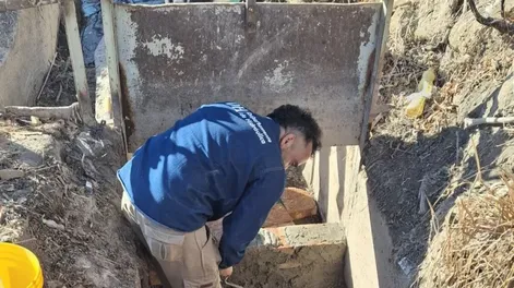 LOS DOS PRIMEROS CORTES se hicieron este viernes y fue en los ingresos de dos finqueros que llevaban años sin ponerse al día con el servicio, pero seguían regando.