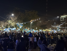 san juan volvio a copar la plaza 25 de mayo: una madrugada de fiesta por la clasificacion de argentina san juan volvio a copar la plaza 25 de mayo: una madrugada de fiesta por la clasificacion de argentina