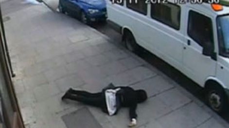 Londres: brutal ataque a una joven que quedó inconsciente