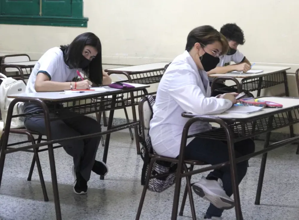 ¿Por qué suspendieron las clases en un nivel y toda una escuela si no lo establece el protocolo?
