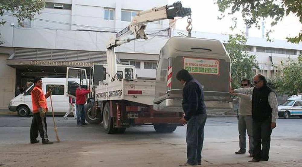 Contenedores: empiezan a ponerlos y explican su uso