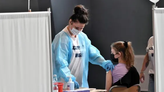 Italia dio al menos una dosis de la vacuna anticovid al 60% de los jóvenes de 12 a 19 años