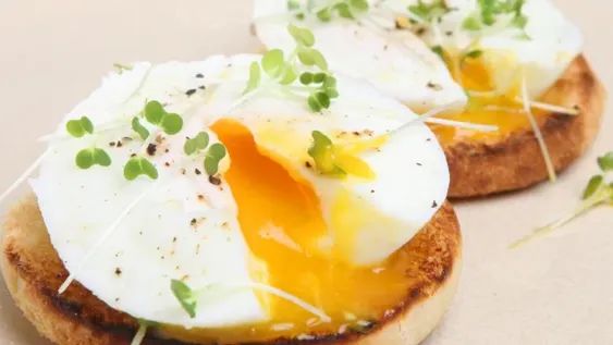 Paso a paso: cómo preparar huevos poché sin que se rompan