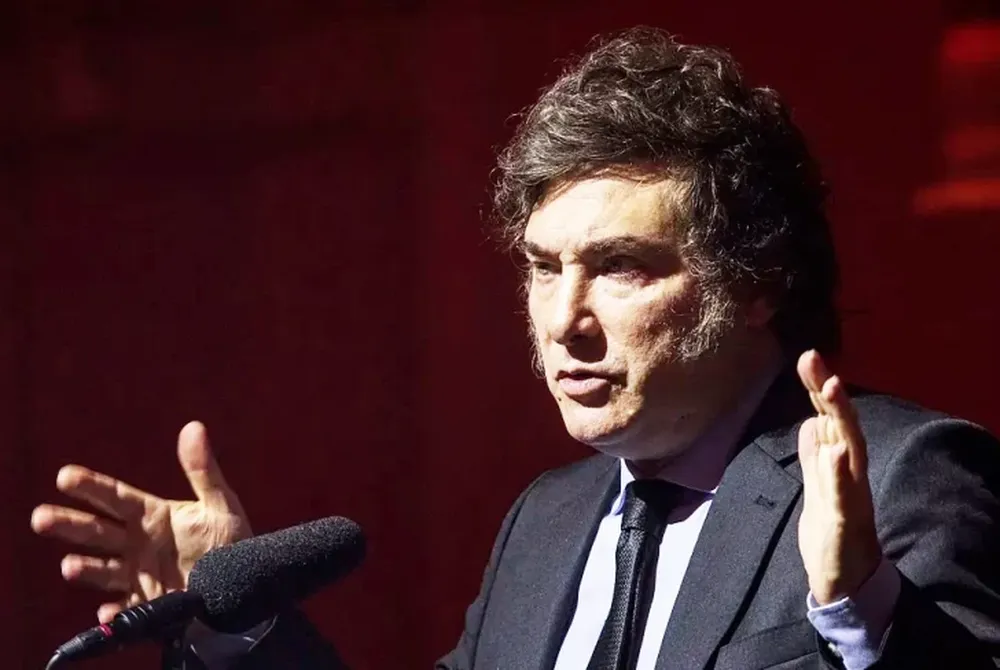Milei dispuso que por cada nuevo empleado público que incorporen, previamente le darán de baja a otros tres