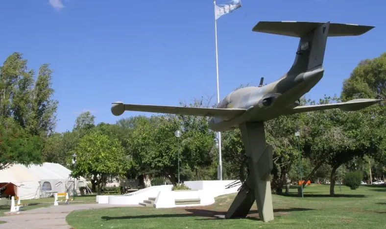 Nuevamente este año, San Juan rinde homenaje a los Héroes de Malvinas con vigilia y acto en Plaza España.