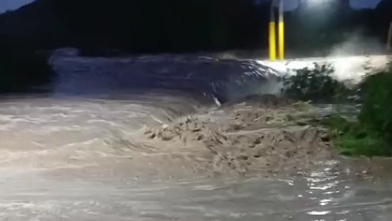 intensas lluvias en los berros: recomiendan extrema precaucion por la bajada de creciente