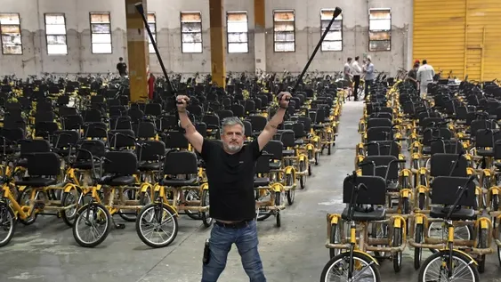 Subió al Himalaya con su bicicleta adaptada: su historia llegó a Netflix