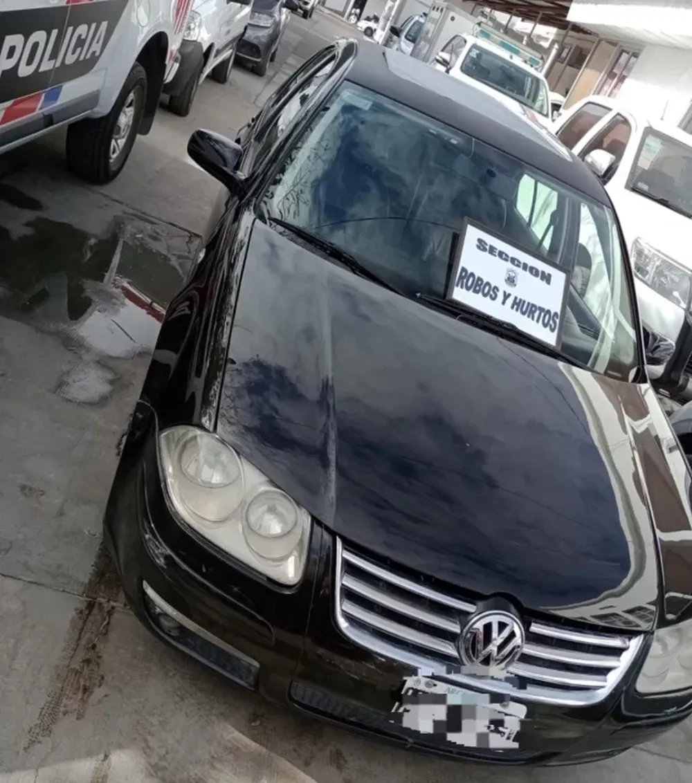 Un hombre circulaba por Rawson en un Volkswagen Bora robado en Córdoba