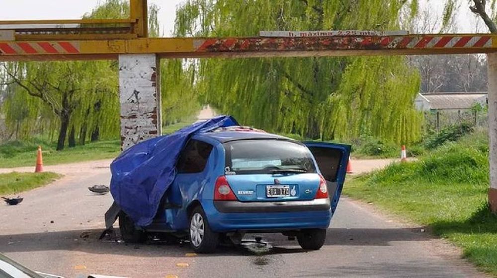Una mujer y su hija de 9 años murieron al chocar contra un medidor de altura
