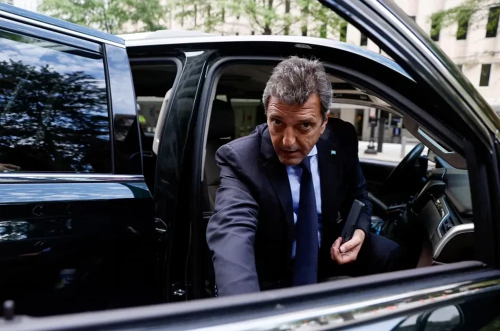 Massa viaja a EEUU y buscará ampliar el desembolso del FMI