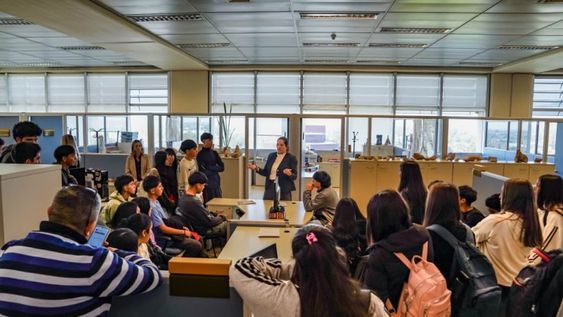 mas de 200 estudiantes recorrieron el ministerio de mineria para conocer el funcionamiento del sector