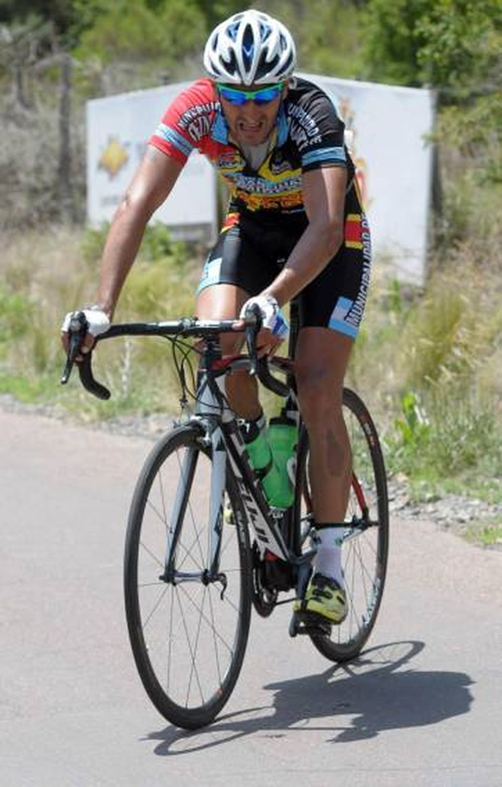 Dotti desplegó sus  alas y voló a la cima