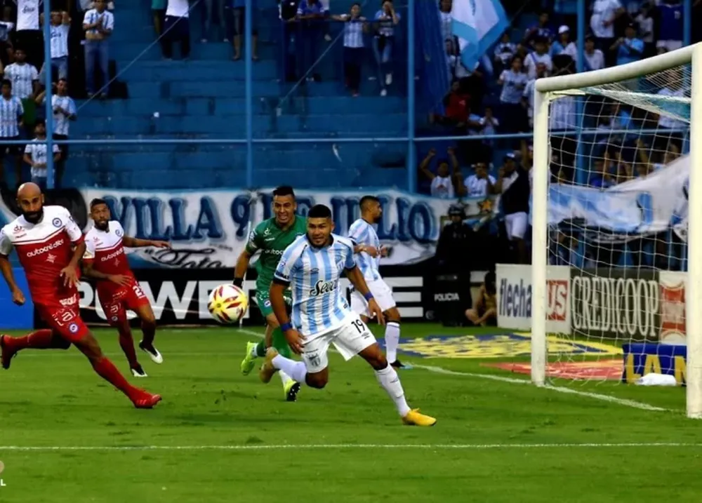 Atlético Tucumán igualó con Argentinos y Talleres le ganó a Estudiantes