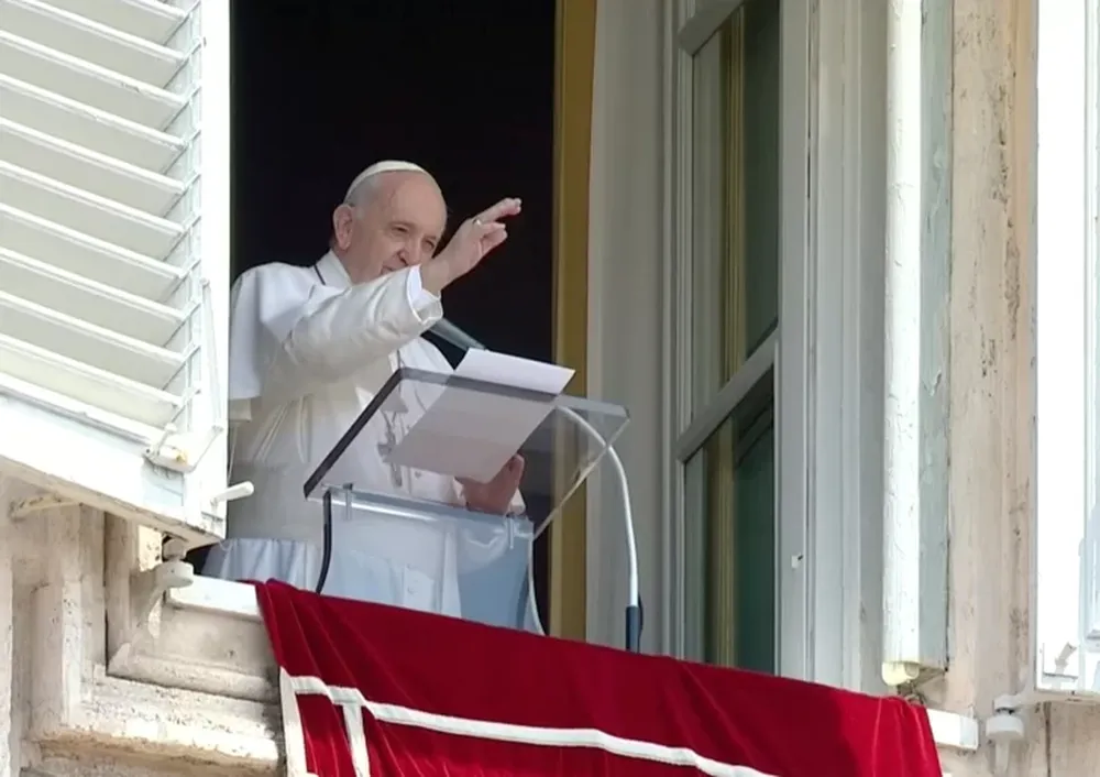 El papa Francisco “reaccionó bien” a la cirugía programada de colon