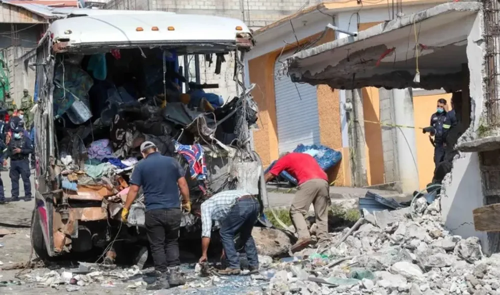 Al menos 19 peregrinos murieron al chocar el ómnibus en el que viajaban en México