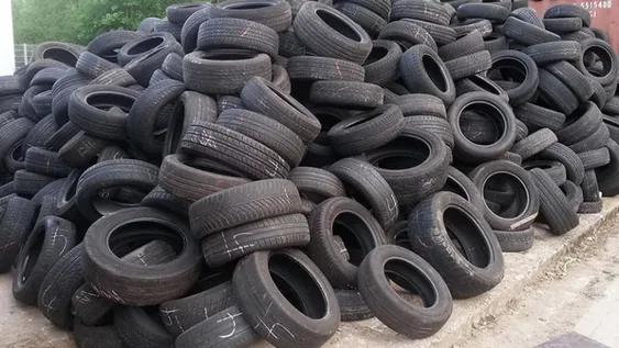 Dos hombres fueron detenidos por robar 33 cubiertas de una pista de karting