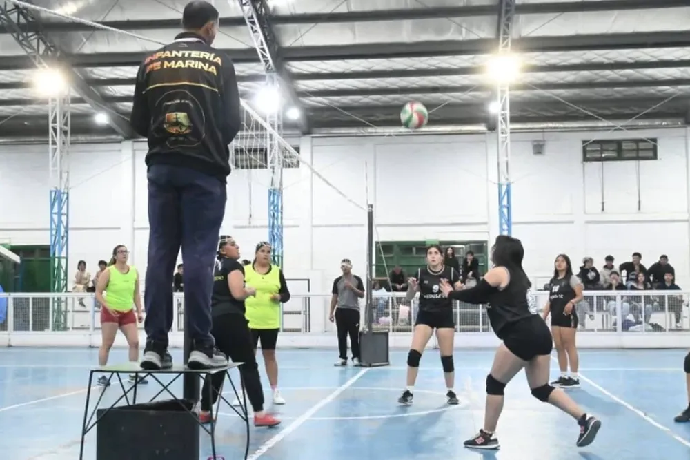 Histórico. Iglesia terminó su primer torneo de voley en el Polideportivo Municipal.