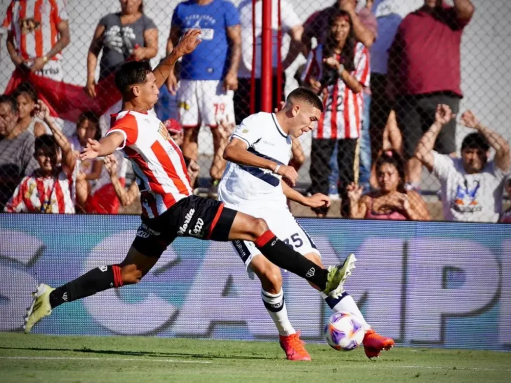 Barracas Central se lleva ante Gimnasia otro triunfo polémico en el torneo