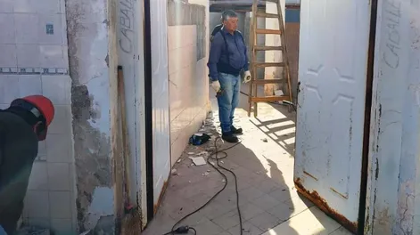 Diario de Cuyo | OBRA. Ya comenzaron con los trabajos de refacción y recuperación de 20 baños de uso público en San Expedito, Bermejo, para una mejor prestación de servicio para los visitantes.