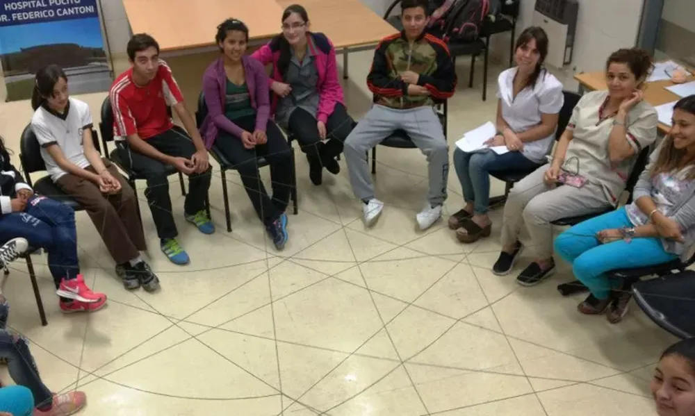 Con juegos y música quieren estimular el diálogo de jóvenes con  sus padres