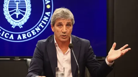 Caputo volvió a cruzar a los intendentes por las tasas municipales: “Siempre del lado de la mala política”