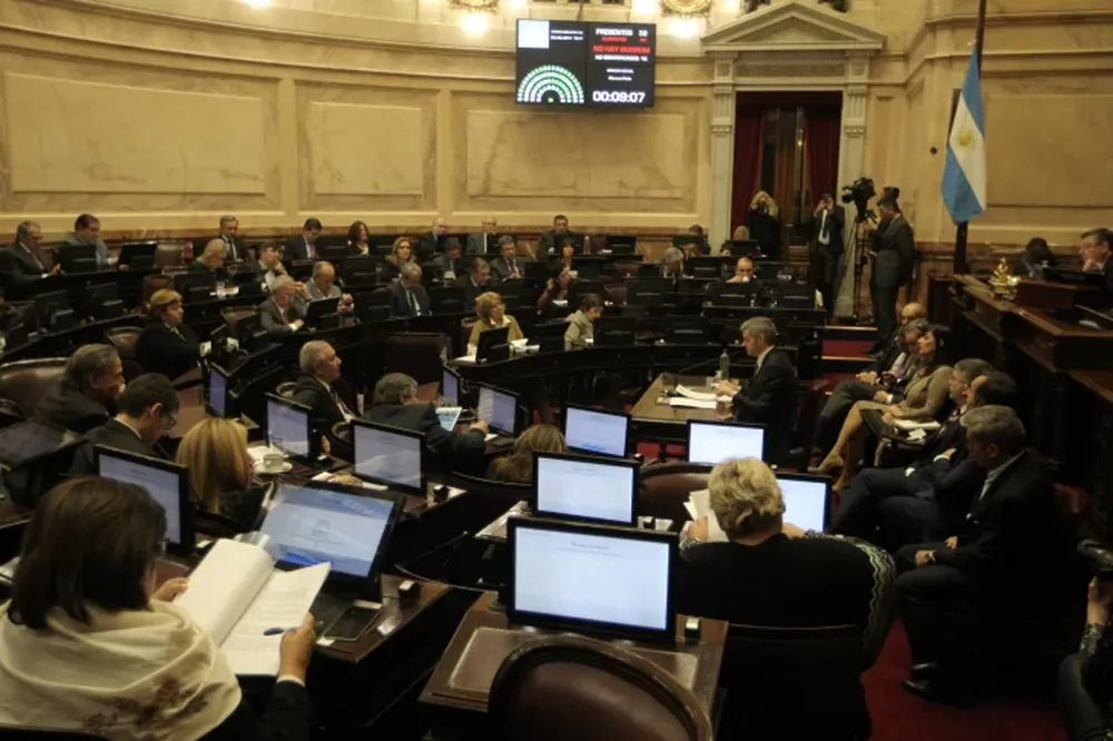 Marcos Peña expuso en el Senado y defendió la deuda a 100 años