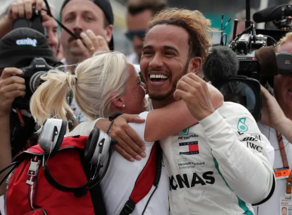 Hamilton se coronó campeón en México y alcanzó a Fangio