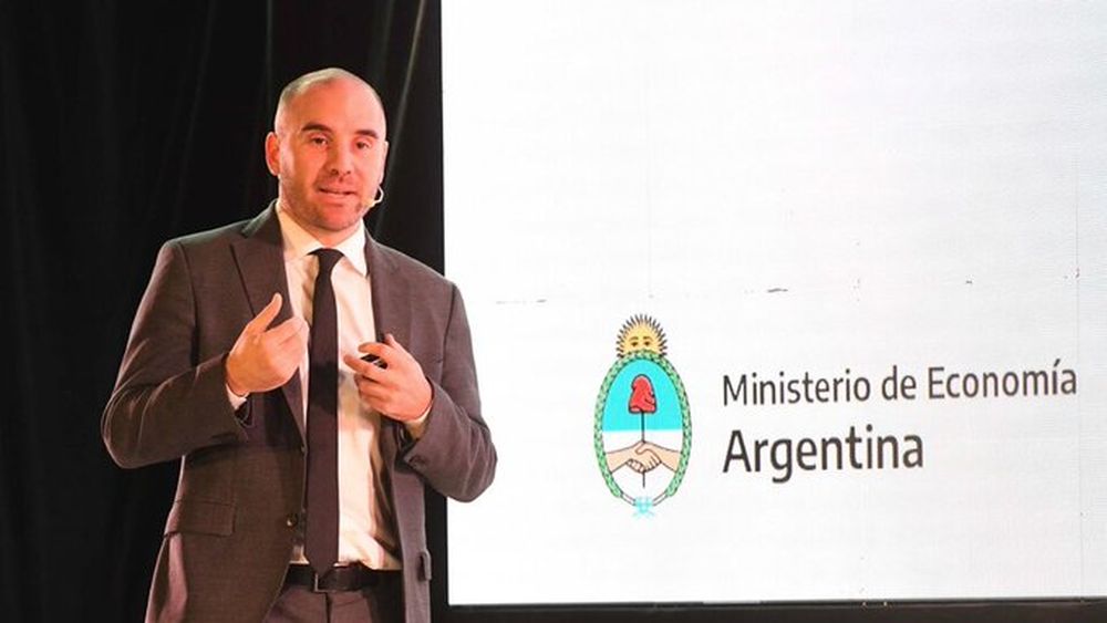 Inflación, dólar e impuestos, entre las definiciones de Guzmán ante empresarios