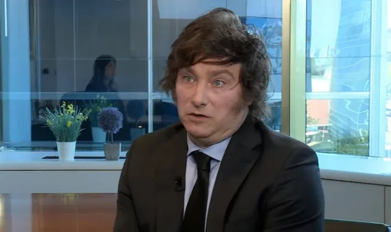 Milei “atendió” a Morales: lo trató de “tibio” y “señor feudal”