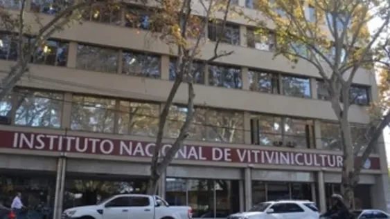 TODO SIGUE IGUAL. Con esta medida se anula el traslado, reubicación y suspensión de trabajadores del Instituto Nacional de Vitivinicultura (INV).
