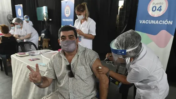 Alarma por nuevas cepas, a un año de la llegada de la Covid-19