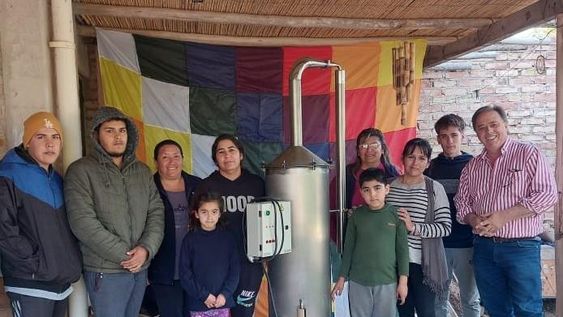 Aprovechan yuyos autóctonos para obtener varios destilados