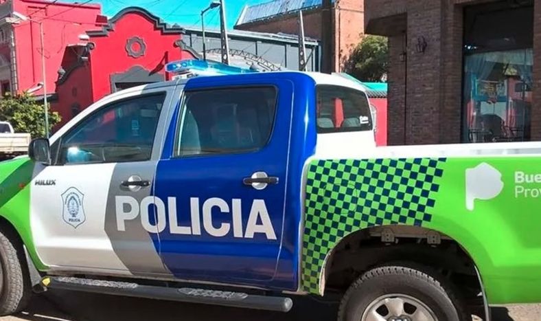 Hallan a una mujer asesinada debajo de un contrapiso y apresan a su pareja