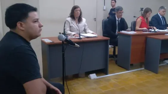 JOSUÉ SANTIAGO  SÁNDEZ LÓPEZ (izquierda) admitió su culpa en la tragedia y recibió la pena que aceptó.