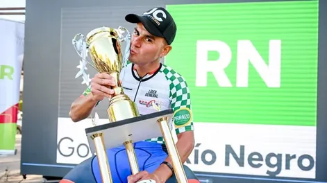La alegría del sanjuanino Velárdez después de ganar la Vuelta en Allen y la emotiva dedicatoria a Nicolás Naranjo