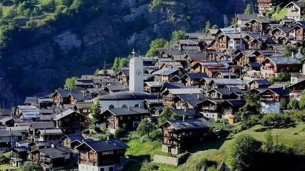 El embajador de Suiza publicó otro video irónico tras la polémica frase de Frederic