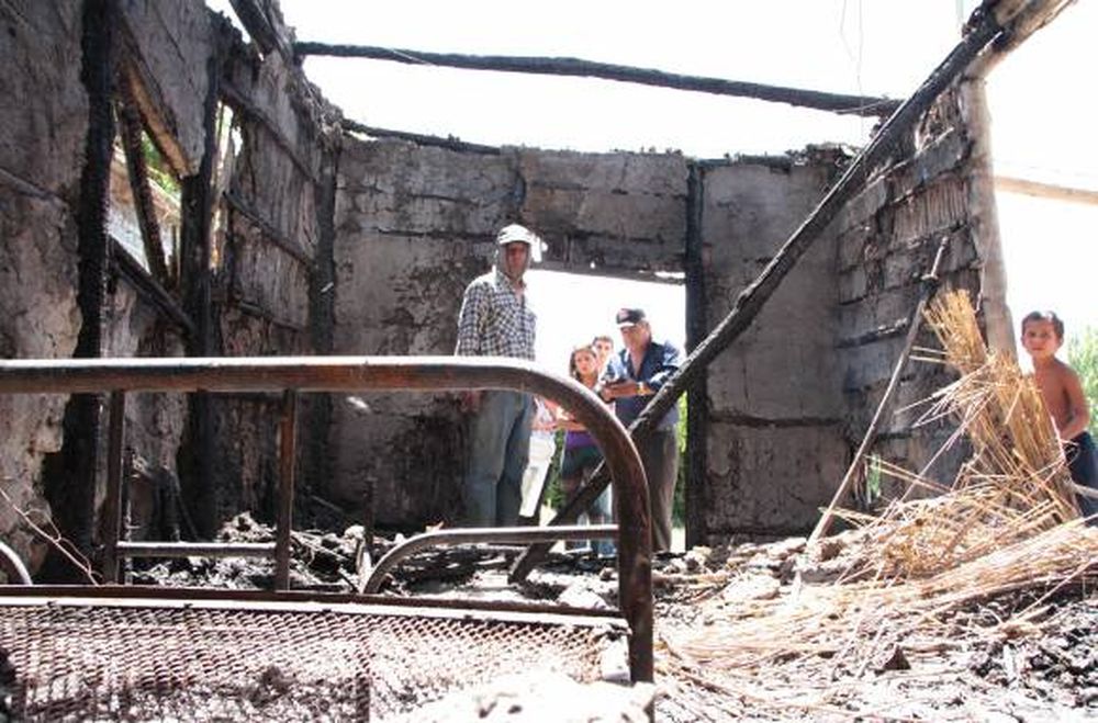 Una pareja quedó sin nada por un incendio