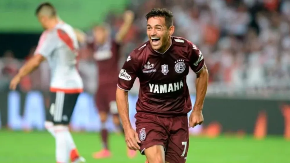 Lautaro Acosta: “Es cierto que el VAR nos terminó favoreciendo”