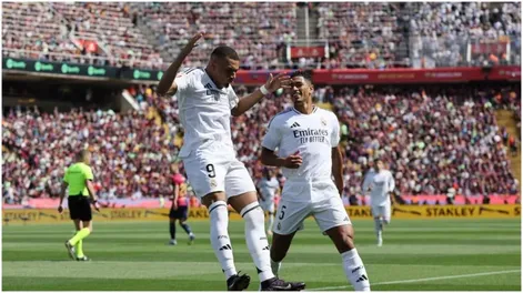 Goleadores. Mbappé y Bellingham festejan en el Bernabeu. Real Madrid se quedó con el Superclásico.