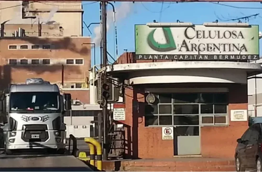 CELULOSA SA. Frenó su actividad en las plantas de Zárate y Capitán Bermúdez.